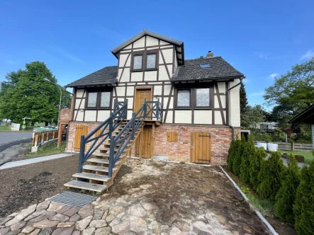 Vorderseite - Haus kaufen in Malsfeld - Bezugsfertig für Ihre Familie: Sehr schön saniertes Fachwerkhaus! KEINE KÄUFERPROVISION