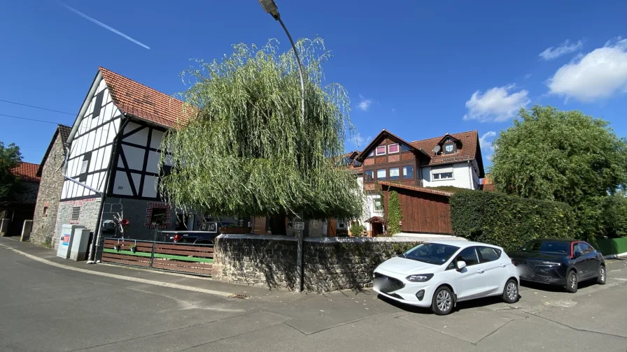 Außenansicht - Haus kaufen in Homberg - Vielseitiges Anwesen mit integrierter Wohnung und PV-Anlage zu verkaufen! KEINE KÄUFERPROVISION!