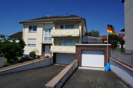 Ansicht - Haus kaufen in Guxhagen - Charmantes Mehrfamilienhaus. Achtung Eigennutzer: Wohnung im OG ist frei. Keine Käuferprovision!