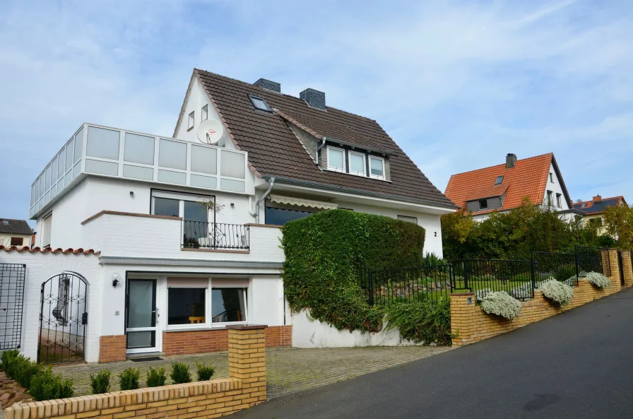 Front - Wohnung mieten in Homberg (Efze) - Gemütliche 2ZKB-Wohnung in zentraler Lage mit großer Dachterrasse zu vermieten!