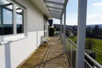 überdachter Balkon