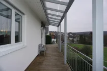 überdachter Balkon