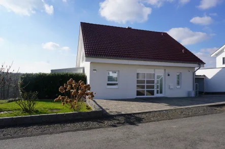 Ansicht - Haus kaufen in Guxhagen - Ein Haus, das keine Wünsche offen lässt. Keine Käuferprovision!