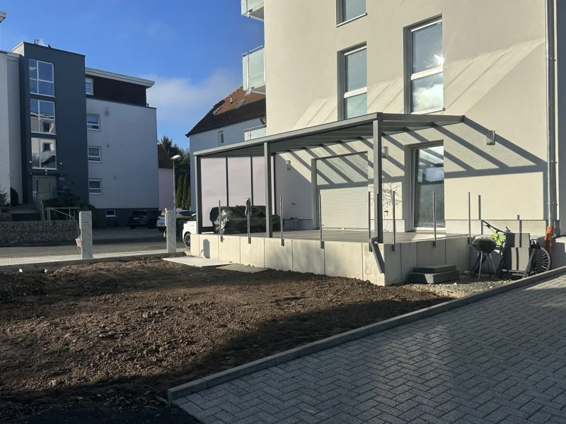 Terasse Wohnung 1 - Wohnung kaufen in Melsungen - Ideale EG Wohnung mit überdachter Terrasse und Gartennutzung - Bezugsfertig