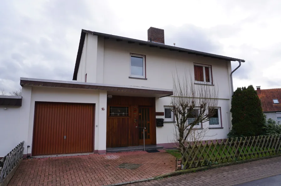 Ansicht - Haus kaufen in Malsfeld - Gepflegtes Einfamilienhaus mit schönem Grundstück. Keine Käuferprovision!