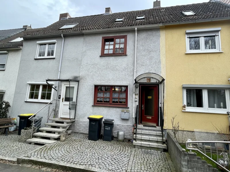 Vorderseite - Haus kaufen in Kassel - Ideal für Paare oder kleine Familien: Mittelhaus in Harleshausen! KEINE KÄUFERPROVISION