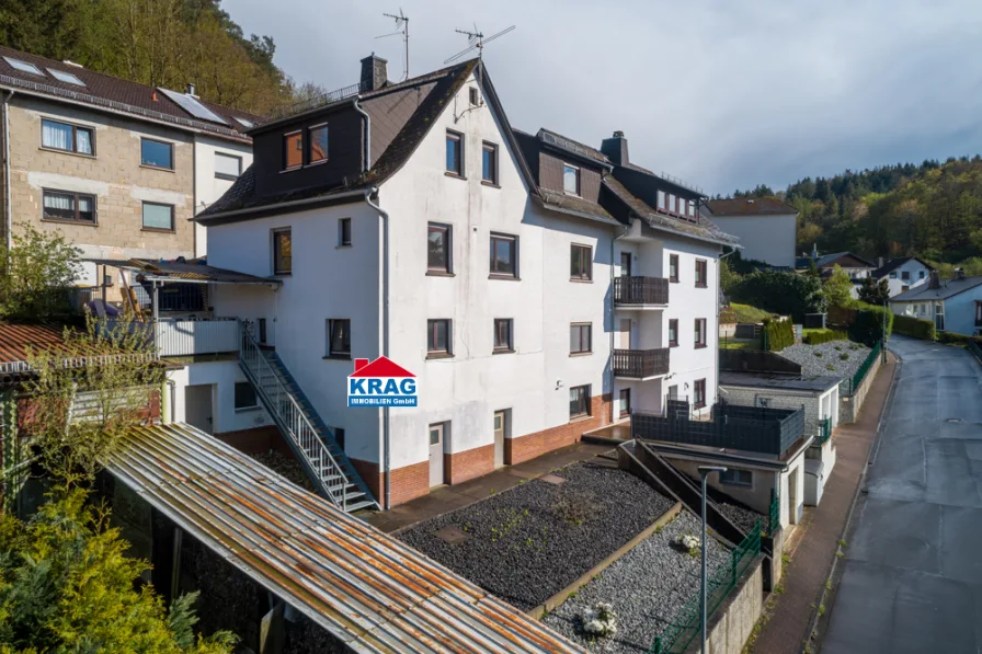 Luftaufnahme - Haus kaufen in Bad Endbach - ++ KRAG Immobilien ++ Ideales Einsteiger-Haus: Viel Platz, Garage – perfekt zum Selbstgestalten! ++