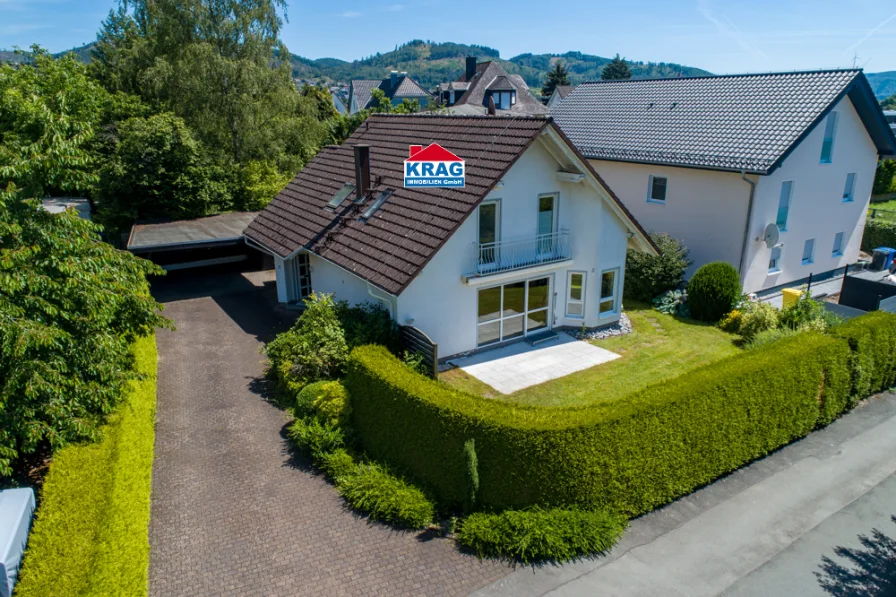 Luftaufnahme - Haus kaufen in Bad Laasphe - ++ KRAG Immobilien ++ Wohnperle für junge Familie! Terrasse, Garten ++ aus 1993