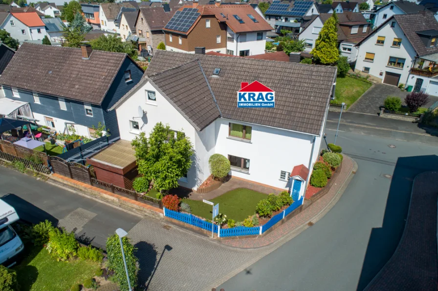 Luftaufnahme - Haus kaufen in Breidenbach - ++ KRAG Immobilien ++ für große Familie: Wintergarten/Terrasse, viele Zimmer ++