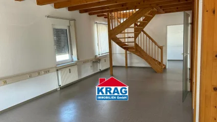 Obergeschoss: großes Büro2 - Büro/Praxis mieten in Breidenbach - ++ KRAG Immobilien ++ Büro über zwei Etagen mit großzügigem Grundriss ++ Teeküche ++ variable Räume