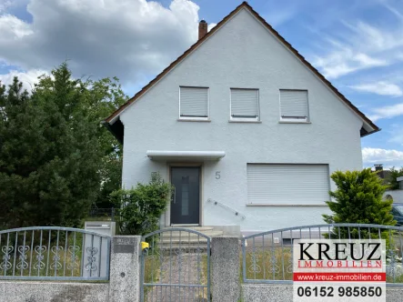 Außenansicht - Haus kaufen in Rüsselsheim / Haßloch - Vermietetes Einfamilienhaus in bevorzugter Wohnlage von Rüsselsheim