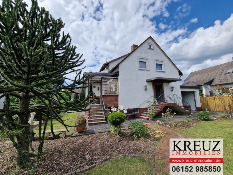 onoffice-Titelbild - Haus kaufen in Groß-Gerau - Gepflegtes Einfamilienhaus mit Garage und Kamin in ruhiger Wohnlage von Groß-Gerau