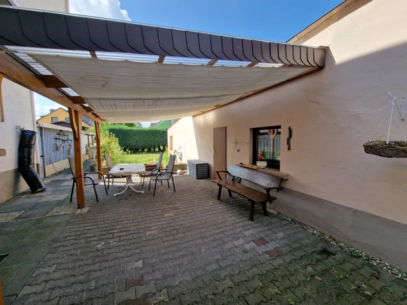 überdachte Terrasse