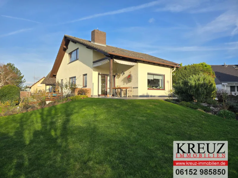 Außenansicht - Haus kaufen in Trebur / Geinsheim - Außergewöhnliches Einfamilienhaus in Trebur/Geinsheim mit Blick auf Felder und Wiesen