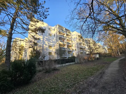 Hausansicht - Wohnung kaufen in Darmstadt / Eberstadt - Gepflegte helle 2 Zimmerwohnung mit Blick in den Wald