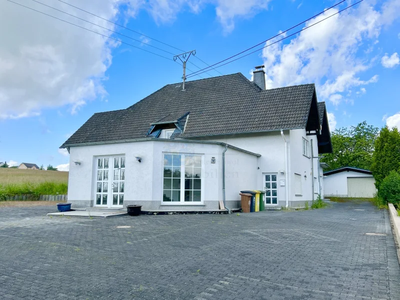 HAUSANSICHT - Haus kaufen in Meudt - **EINMALIGES INVESTMENT - 3 Familienhaus nebst Gewerbe und Verkaufs- Lagerfläche**