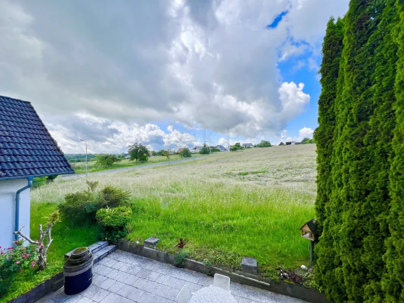 AUSSICHT OBERGESCHOSS - Haus kaufen in Meudt - **EINMALIGES TOP INVESTMENT - 3 Familienhaus nebst Gewerbe und Verkaufs- Lagerfläche**