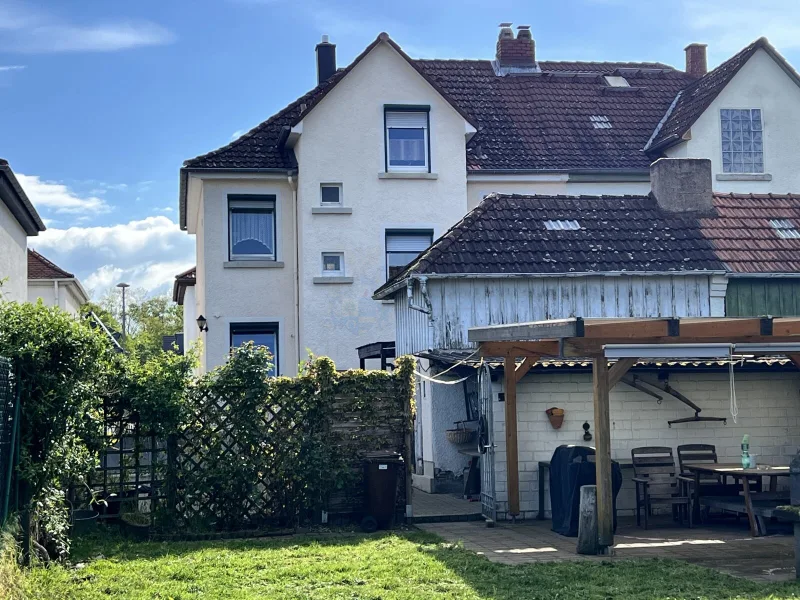 GARTENANSICHT - Haus kaufen in Rüsselsheim - RÜSSELSHEIM: TOLLES 2 FH IN RUHIGER WOHNLAGE MIT SCHÖNEM GARTENGRUNDSTÜCK