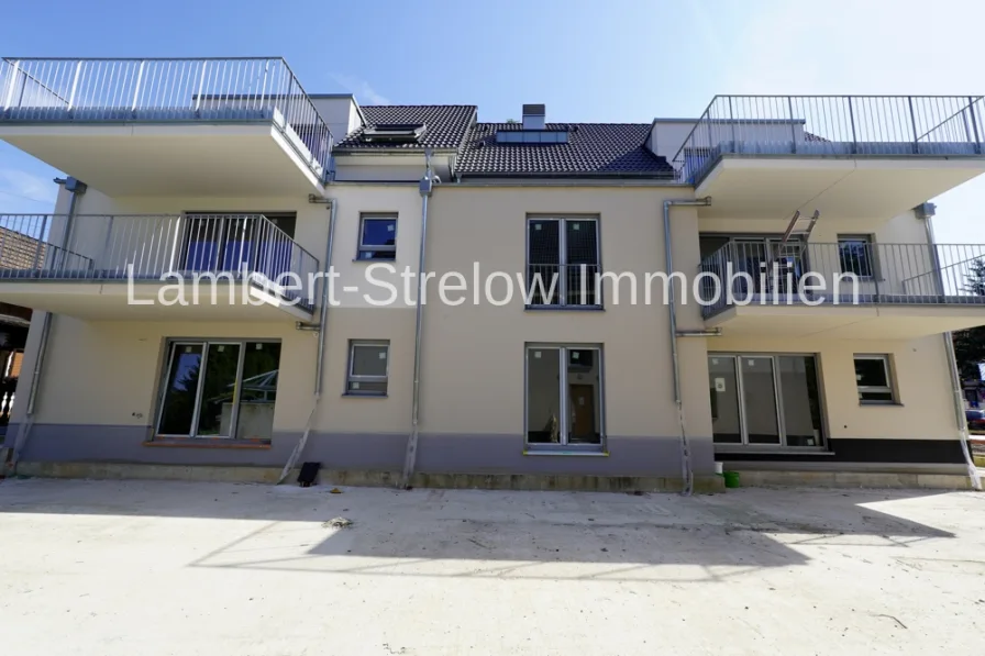 Haus Rückansicht - Wohnung kaufen in Wiesbaden / Biebrich - Erstbezug,  Wi-Biebrich, neue 3 Zimmer-Wohnung mit Garten und Terrasse