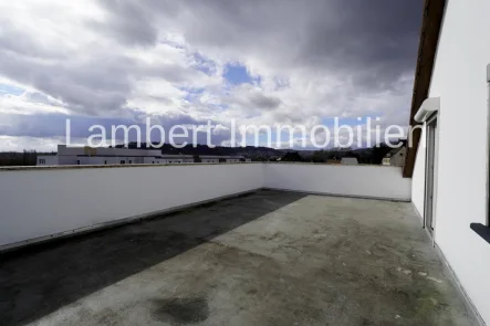 Dachterrasse - Wohnung mieten in Rüdesheim am Rhein - ***Lambert Immobilien*** 2 ZKB Dachgeschosswohnung mit großer Terrasse und Einbauküche in Rüdesheim