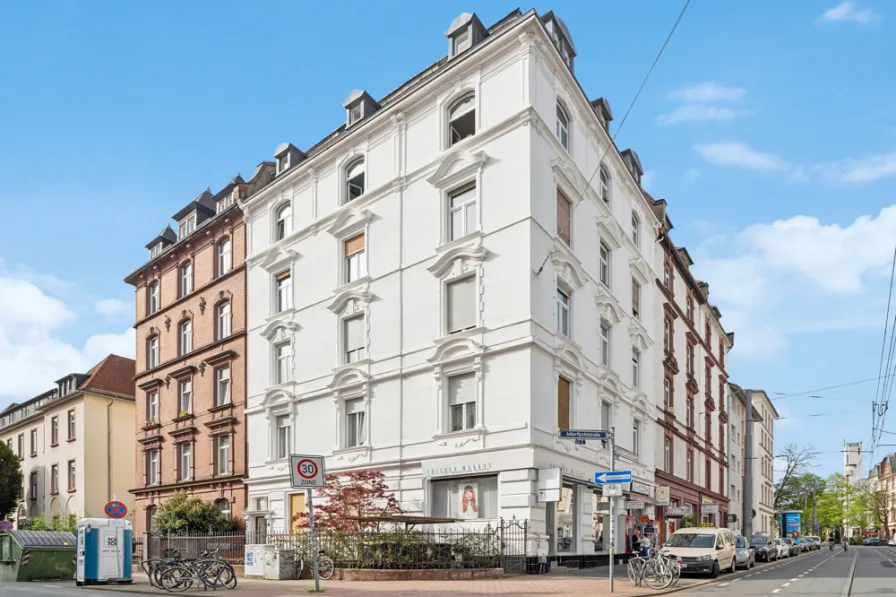 Außenansicht 1 - Wohnung kaufen in Frankfurt am Main - ++ Zentrales Nordend: 3,5 Zimmer Dachgeschosswohnung mit viel Potenzial und Panoramablick ++