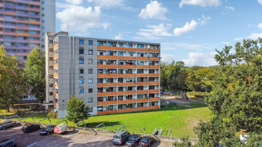 Außenansicht - Wohnung kaufen in Offenbach am Main - ++ Perfekte Kapitalanlage: Vermietetes 1-Zimmer Apartment mit Balkon und Weitblick ++