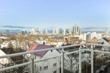 Balkon - Wohnung mieten in Frankfurt am Main - ++Stilvolle 2-Zimmer-Wohnung mit Blick über die Skyline Frankfurts++