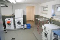 Ein Waschmaschinenraum mit abschaltbaren Steckdosen steht den Bewohnern zur Verfügung