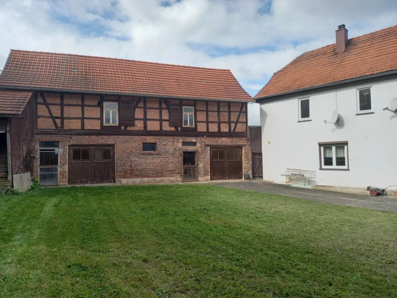 Hof/Nebengelaß mit Garagen +WH - Haus kaufen in Sonneborn - Landleben genießen: Guter Platz zum Wohnen für die große Familie. Vierseitenhof in Sonneborn.