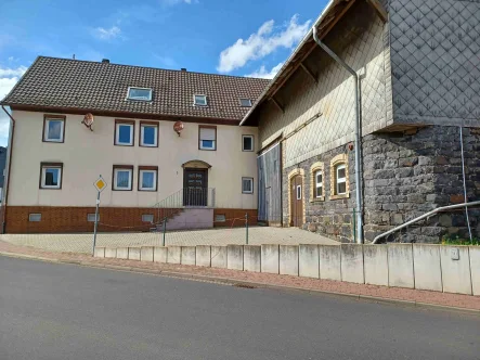 Ansicht - Haus kaufen in Schotten - +++ Ehem. Bauernhaus mit Nebengebäude +++