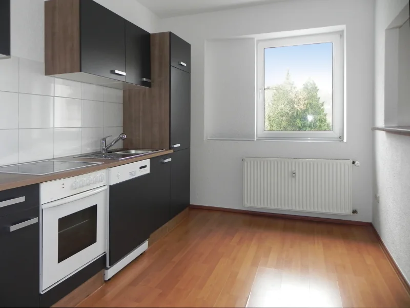 Offener Kochbereich mit Einbauküche - Wohnung mieten in Greiz - Wohnen mit Einbauküche und Parkblick