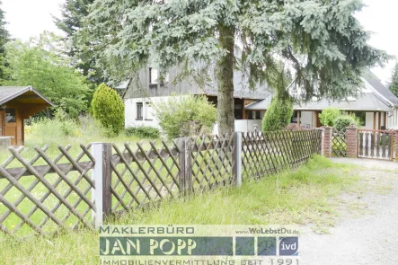 Ansicht - Haus kaufen in Mohlsdorf-Teichwolframsdorf - Wo sich nicht nur Hase und Igel wohlfühlen - Wohnen in Waldhaus!