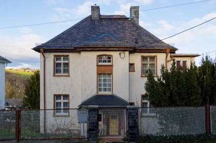 Ansicht straßenseitig   - Haus kaufen in Greiz - Sanierungsbedürftiges Einfamilienhaus