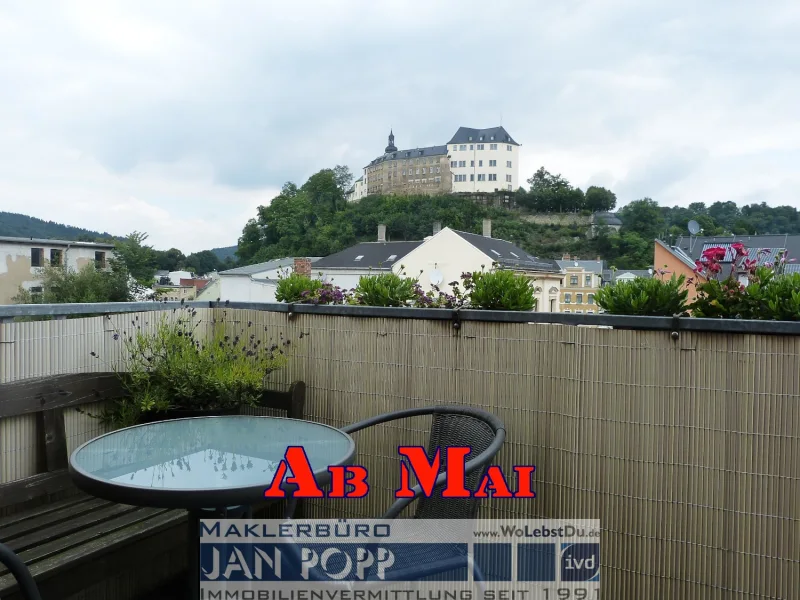 Blick vom Balkon   - Wohnung mieten in Greiz - 3 Zimmer mit Einbauküche und Balkon mit Schlossblick