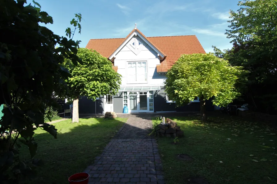 Gartenansicht - Haus kaufen in Wächtersbach - Schönes Einfamilienhaus mit tollem Garten