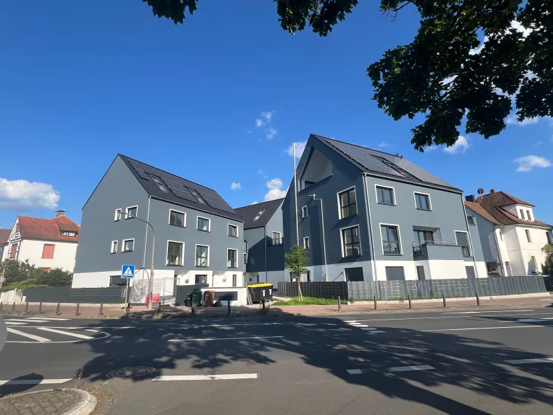 Strassenansicht - Wohnung kaufen in Erlensee - Schöne 3-Zimmer-Maisonettewohnung (WE 9) als Erstbezug