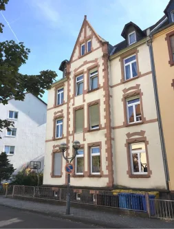 Straßenansicht - Haus kaufen in Hanau - Elegantes und saniertes Mehrfamilienhaus nähe Hanauer Schlossgarten und City