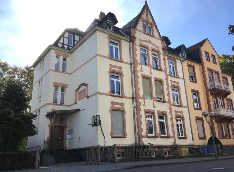 Straßenansicht - Haus kaufen in Hanau - Elegantes und saniertes Mehrfamilienhaus nähe Hanauer Schlossgarten und City