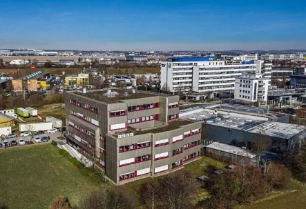 Luftbildaufnahme - Büro/Praxis kaufen in Filderstadt (Stuttgart) - Attraktives Bürohaus nähe Airport Stuttgart  - inkl. moderner Parkanlage mit 64 Stellplätzen -