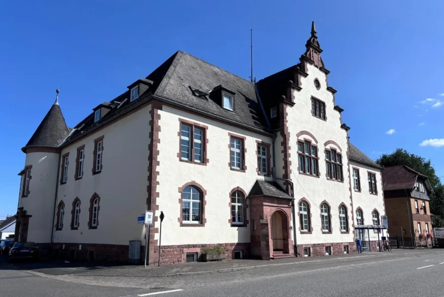 IMG_E9858 - Haus kaufen in Birstein - Historisches Gebäude (Mehrfamilienhaus) mit 14 Wohneinheiten in zentraler Lage