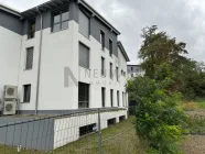 Haus neben dem Grundstück