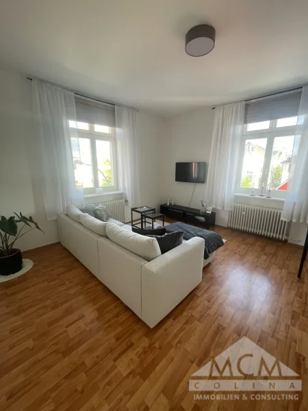 Wohnzimmer  - Wohnung mieten in Frankfurt am Main - Wunderschöne und zentrale möblierte 2-Zimmer-Wohnung in Frankfurt Niederrad!