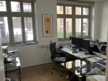 Raum - Büro/Praxis mieten in Frankfurt am Main - @MCM 1 Raum in einer Bürogemeinschaft