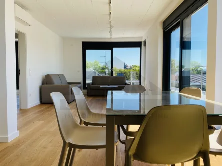 Wohnbereich - Wohnung mieten in Frankfurt am Main / Eschersheim - Luxuriöses Penthouse mit riesiger Dachterrasse, 360°-Blick und hochwertiger Ausstattung in ruhiger Lage