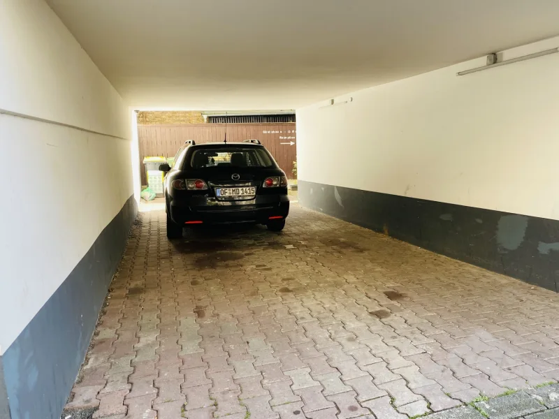 parkplatz und Eingang