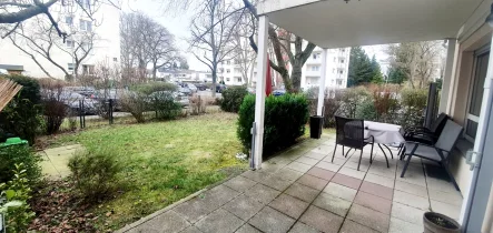 Terrasse - Wohnung mieten in Frankfurt am Main - "Idyllisches Wohnen in Niederursel: 3-Zimmer-Wohnung mit Garten, Terrasse und moderner Ausstattung"