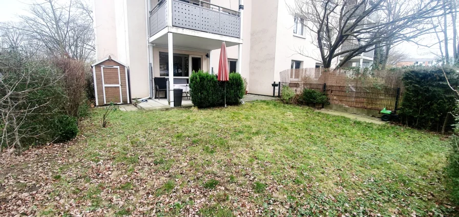 Garten - Wohnung mieten in Frankfurt am Main - "Idyllisches Wohnen in Niederursel: 3-Zimmer-Wohnung mit Garten, Terrasse und moderner Ausstattung"