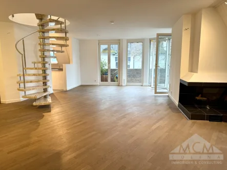 Wohnbereich - Wohnung mieten in Frankfurt am Main / Nordend-West - #VERMITTELT# Tolle Maisonette Wohnung im beliebten Holzhausenviertel, mit offenem Kamin, Ebk, Balkon, Klima, Garage uvm.