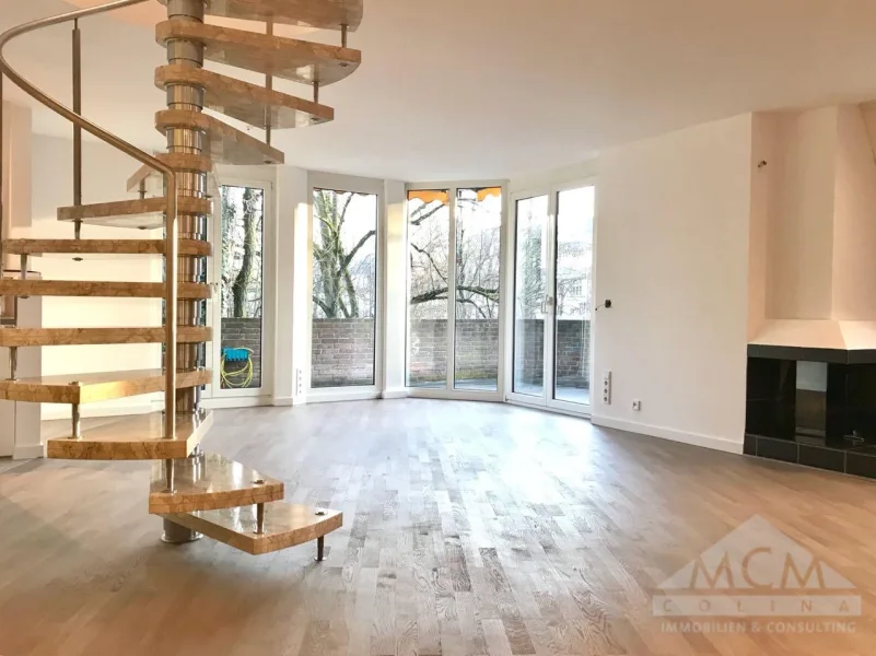 Wohnbereich mit offenen Kamin - Wohnung mieten in Frankfurt am Main / Nordend-West - Tolle Maisonette Wohnung im beliebten Holzhausenviertel, mit offenem Kamin, Ebk, Balkon, Klima, Garage uvm.