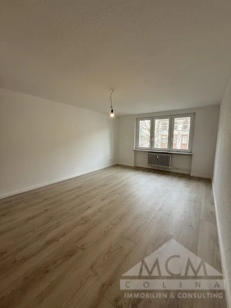 Zimmer 1 - Wohnung mieten in Frankfurt am Main - Frisch Sanierte 3-Zimmer-Wohnung mit neuer EBK und schönem Balkon